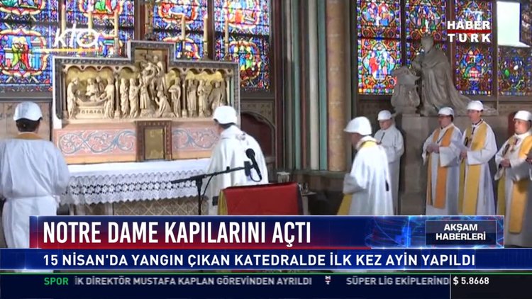Notre Dame kapılarını açtı