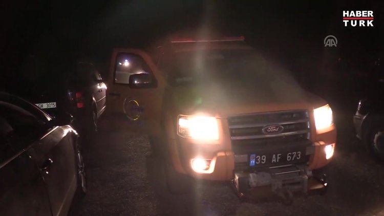 Kayıp kız çocuğu ormanda uyurken bulundu