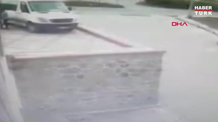 Geri adım atarken 4 metreden boşluğa düştü