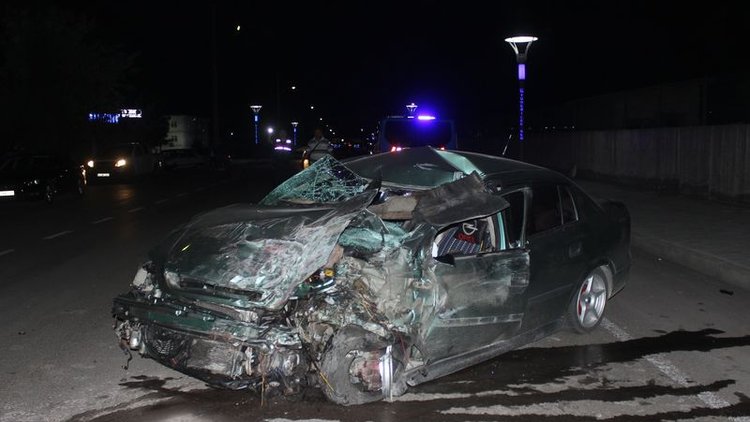 Kütahya'da iki otomobil çarpıştı: 1 ölü, 2 yaralı