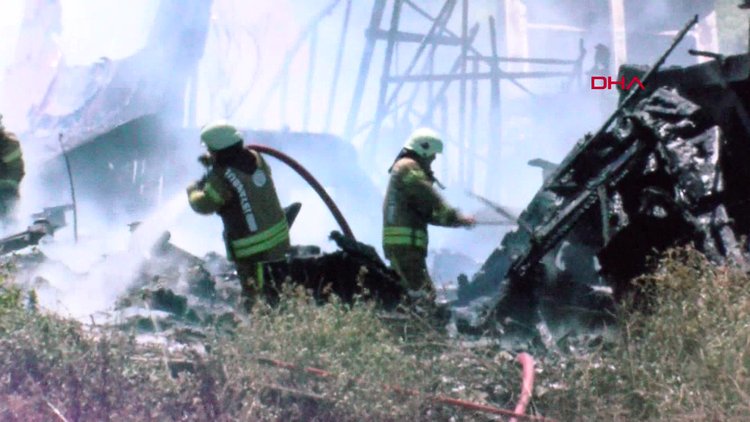 Karganın çıkardığı öne sürülen yangında tekneler yandı