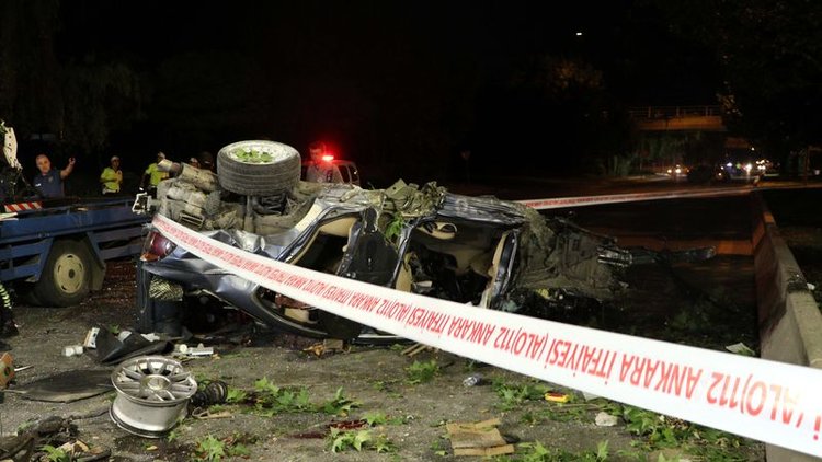 Başkent'te otomobil üst geçitten alt yola düştü: 1 ölü, 2 yaralı