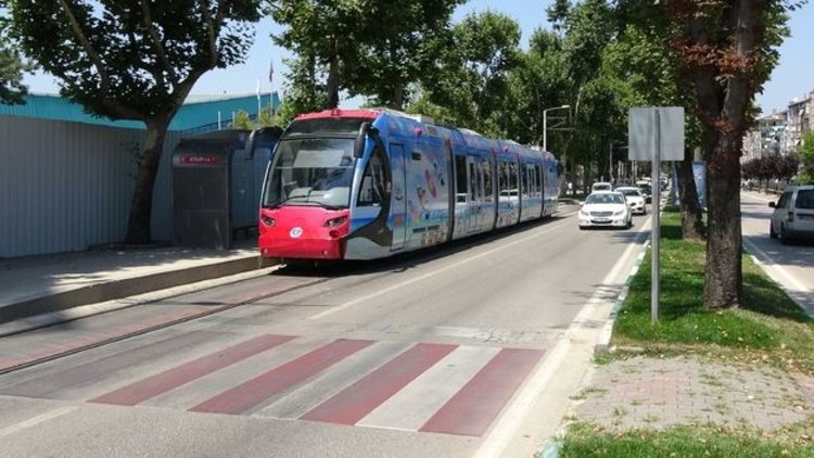 Bursa'da elektrikler kesildi, trafiğin kontrolü polislere kaldı