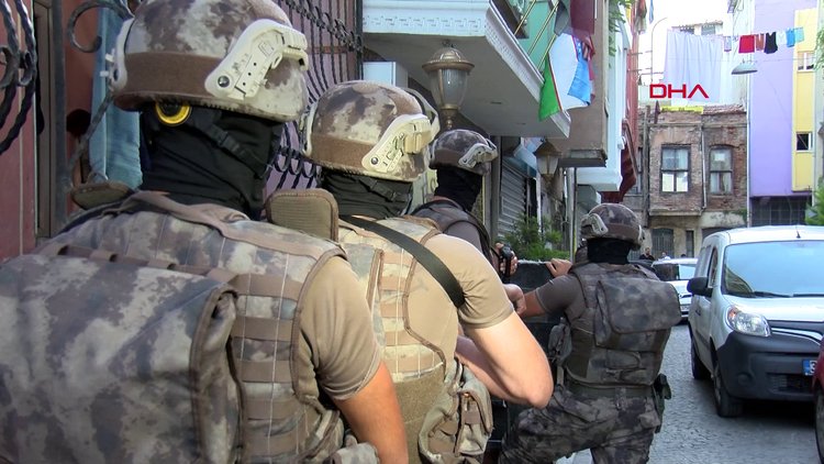 Fatih'te 40 adrese uyuşturucu baskını: 35 gözaltı