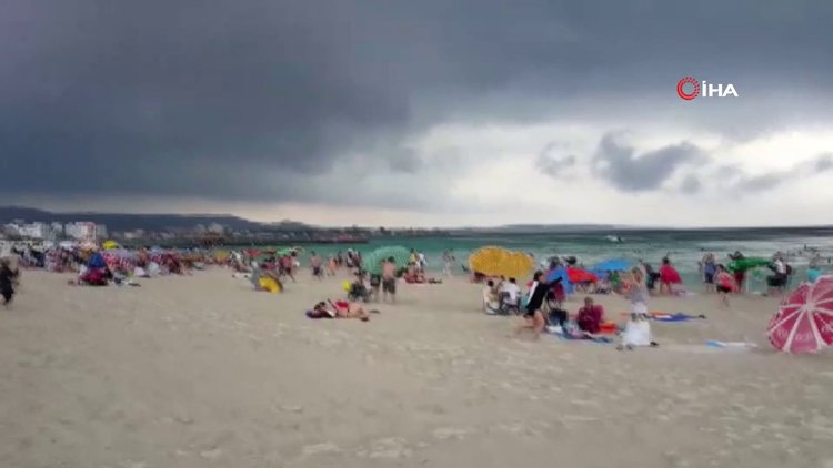 Fırtına Çeşme Plajı'nda paniğe sebep oldu