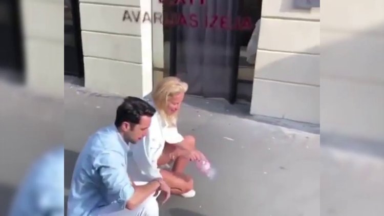 Burcu'dan şişe şov