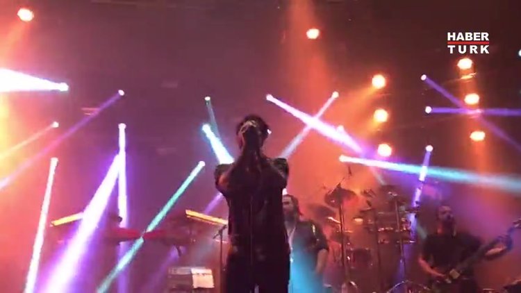 İlyas Yalçıntaş, dinleyenlerine unutulmaz bir gece yaşattı