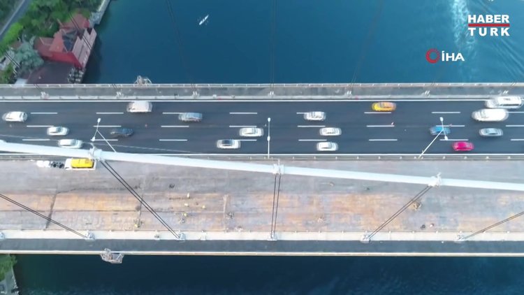 Eski asfalt kaldırıldı, metal bölüm ortaya çıktı