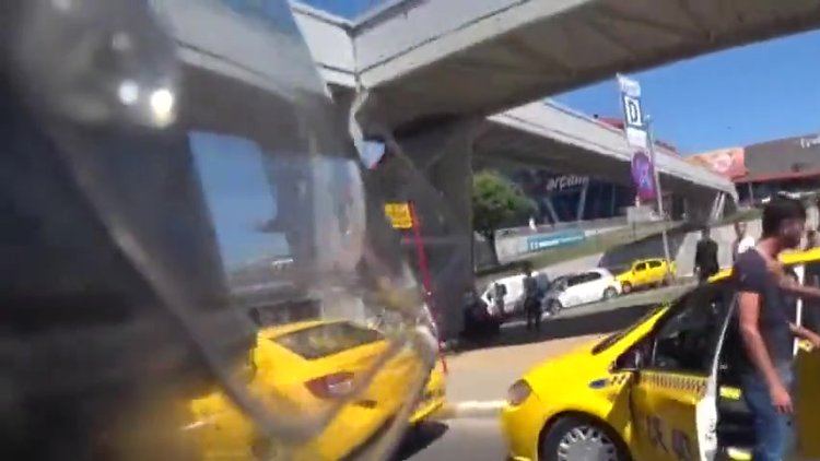 E-5 Karayolu'nda taksicilerin "sıra" kavgası kamerada