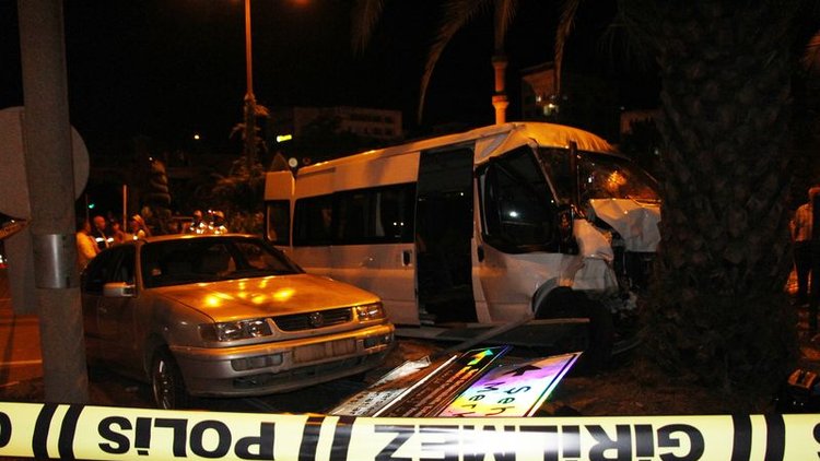 Düğün dönüşü feci kaza! Ölü ve yaralılar var