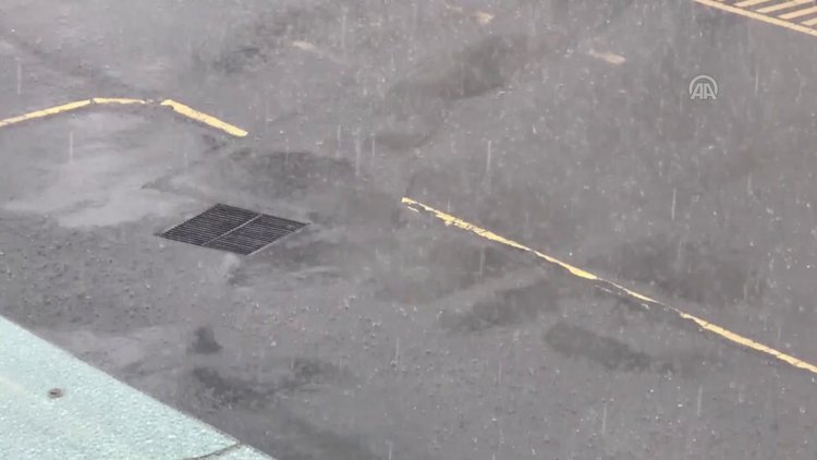 İstanbul'da sağanak yağış etkili oldu!