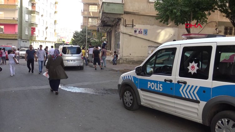 Sokakta dehşet; Çocuğun boğazından bıçakladığı çocuk öldü