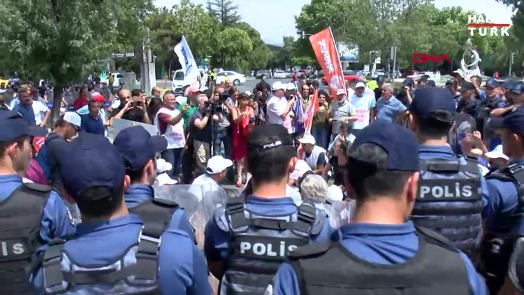 Bakanlığa yürümek isteyen gruba polis müdahalesi