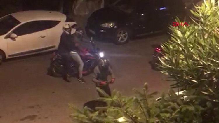 Etiler'de hırsızların kendilerini cep telefonuyla görüntüleyen adama ateş etme anı kamerada
