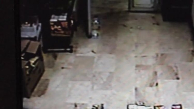 Sultangazi'de silahlı fırın soygunu kamerada