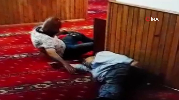 Camide uzanma numarası yaptı uyuyan şahsın telefonunu böyle çaldı