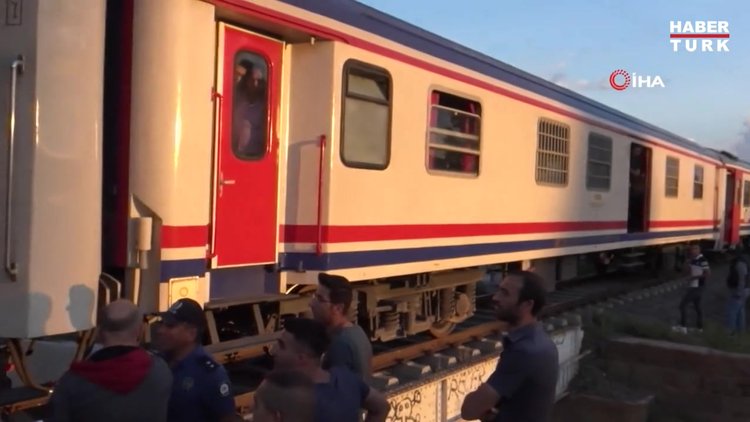 Trenin çarpıp köprüden düşürdüğü çocuktan geriye oyuncakları kaldı