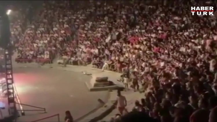 Sıla'ya Bodrum'da seyirci şoku!