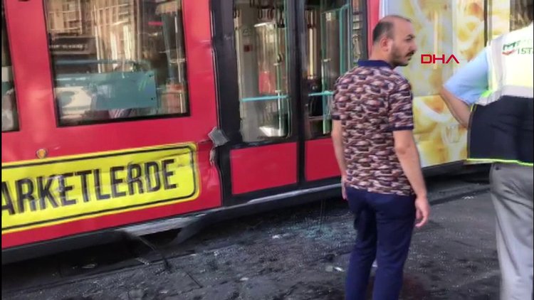 Cevizlibağ'da su tankeri tramvaya çarptı!