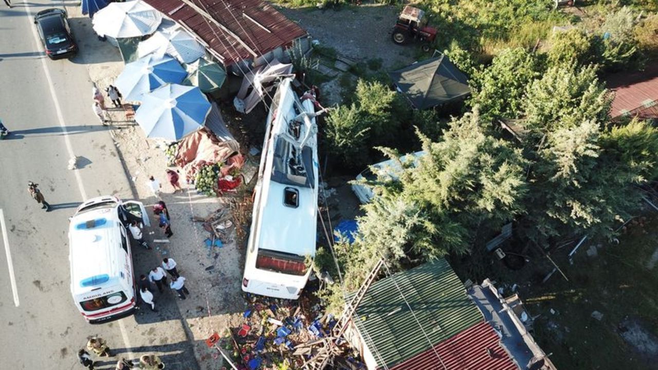 Son Dakika Havaist Otobusu Devrildi Olu Ve Yaralilar Var