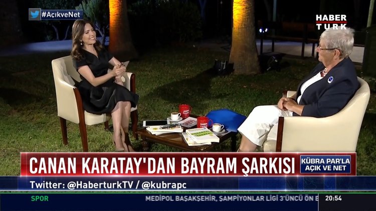Canan Karatay Habertürk'te şarkı söyledi