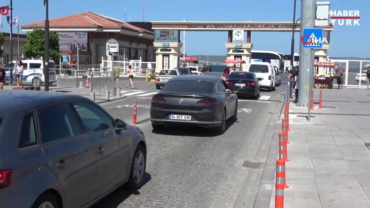 Çanakkale iskelelerinde bayram dönüşü yoğunluğu