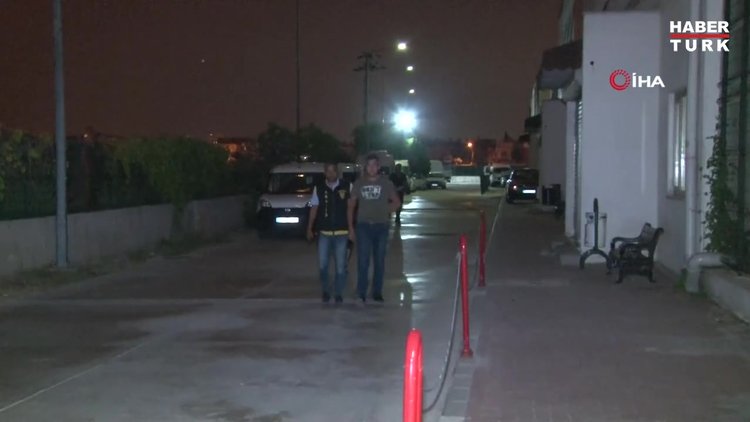 Girdiği bekçilik sınavını kazanamadı...Bekçi kıyafeti giyip, ruhsatsız silahıyla gezerken gerçek polise yakalandı