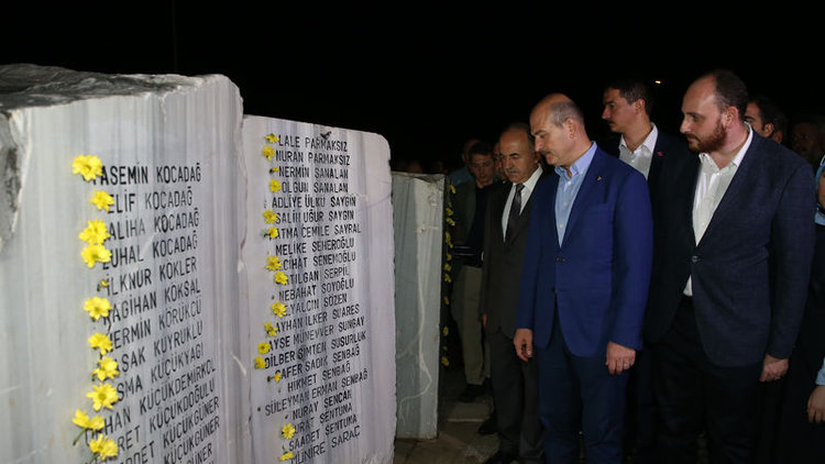 Büyük felaketin 20. yıldönümü! Marmara Depremi'nde hayatını kaybedenler anıldı