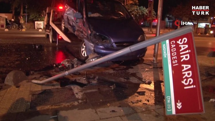 Kadıköy'de yürekleri ağza getiren kaza: 3 yaralı