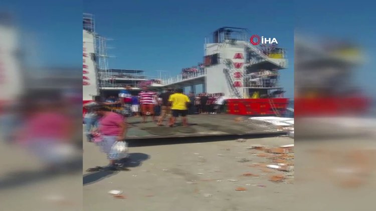 Feribot iskeleye çarptı: 4'ü çocuk 7 yaralı