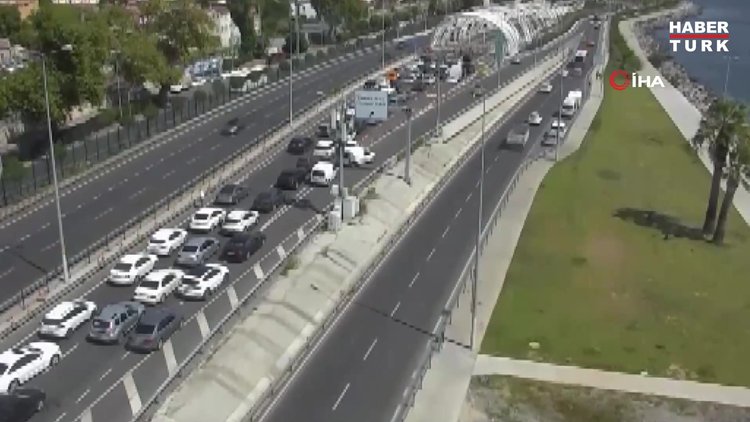 Avrasya Tüneli içerisinde bir araç yan yattı...Tünel tek taraflı trafiğe kapatıldı