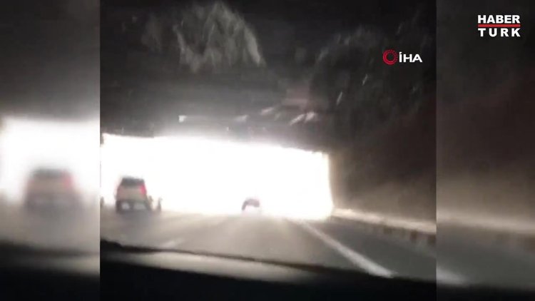TEM Otoyolu’nda magandaların lüks otomobillerle “makas” yarışı kamerada