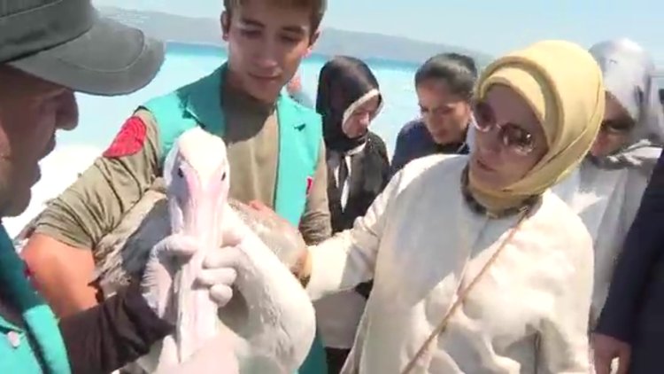 Emine Erdoğan Salda Gölü'nü inceledi