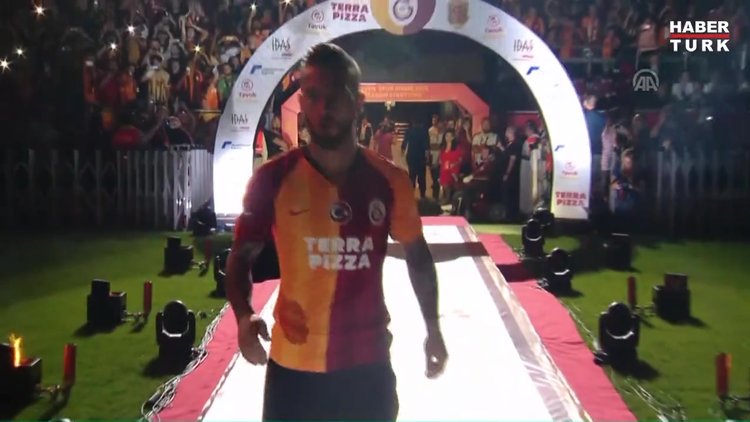 Galatasaray'da görkemli imza töreni