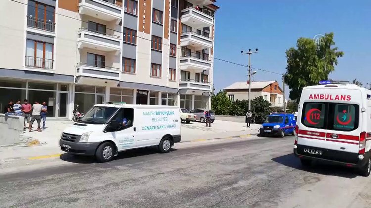 Manisa'da bir kadın ayrı yaşadığı eşi tarafından öldürüldü