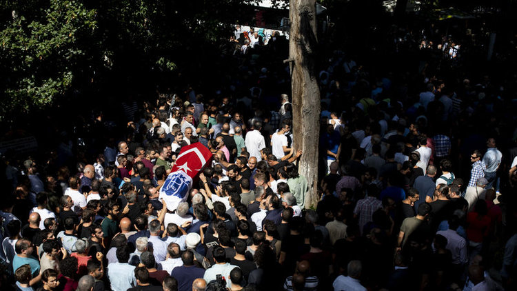 İstiklal Caddesi'nde öldürülen İTÜ'lü genç son yolculuğuna uğurlandı