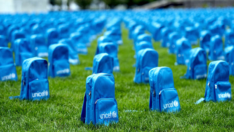 Okul çantaları 'mezar' oldu