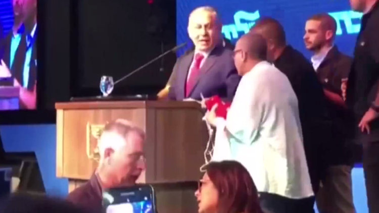 İsrail'de siren seslerini duyan Netanyahu konuşmasını yarıda kesti!