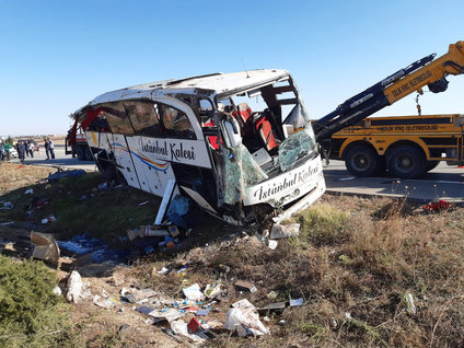 Afyonkarahisar'da yolcu otobüsü devrildi 1 ölü 40 yaralı