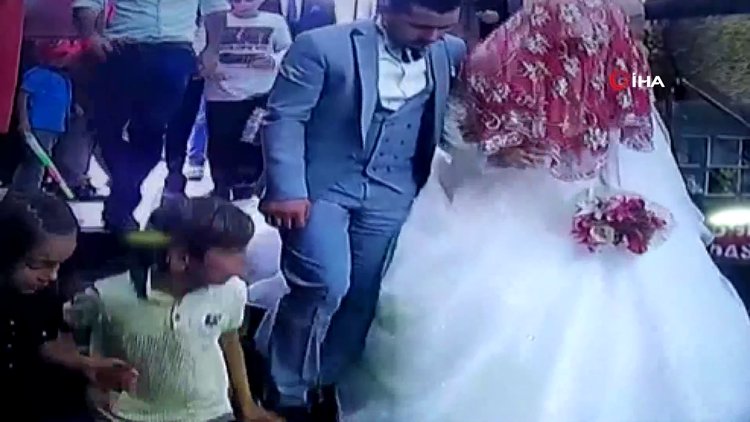 Sultangazi'de çocuk gelin son anda kurtarıldı