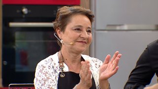 Yemeklerden tadan Numan Bey, yemekleri kimin yaptığını anlamada zorluk çekse de tercihini Nursel Hanım'dan yana kullanıyor. ...