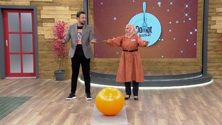 Damat Bayıldı'nın fenonem kaynanalarından Emine Hanım, Onur Büyüktopçu'ya sürpriz yaparak pilates hareketleri gösterdi.