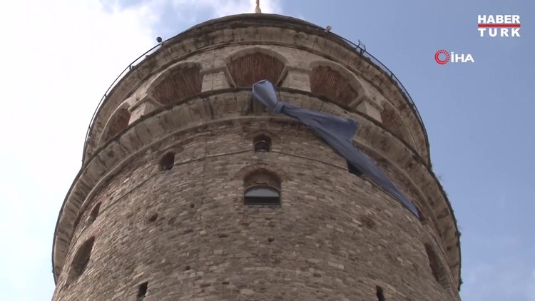Galata Kulesi prostat kanserine dikkat çekmek için mavi kravat taktı