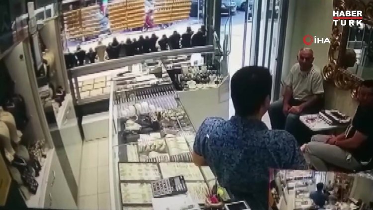 Son dakika: İstanbul 4,6 ile sallandı, esnaf depreme böyle yakalandı!