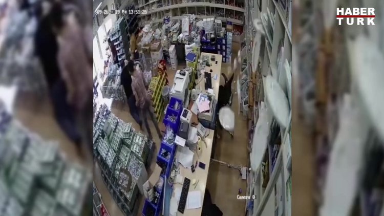 Son dakika: Depremin şiddeti güvenlik kamerasında!