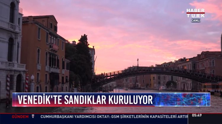 Venedik'te sandıklar kuruluyor