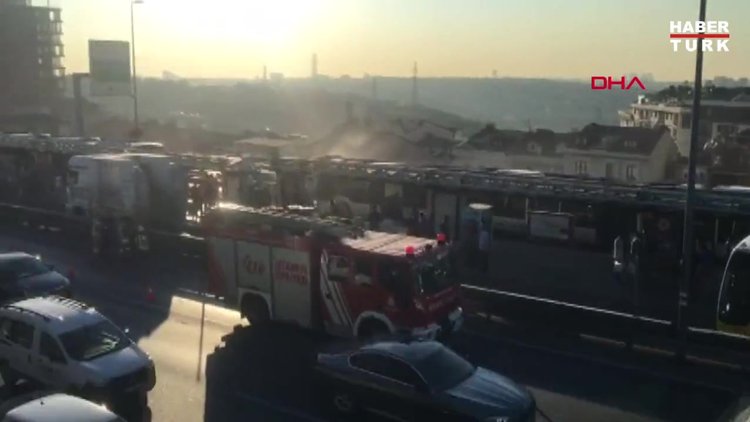 Metrobüste yangın! Seferler aksadı