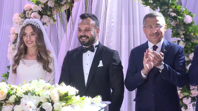 Cumhurbaşkanı Yardımcısı Oktay, nikah şahidi oldu