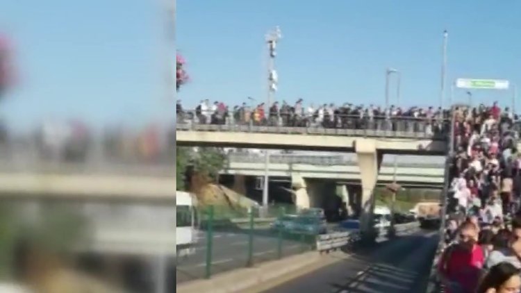 Altunizade metrobüs durağında insan seli