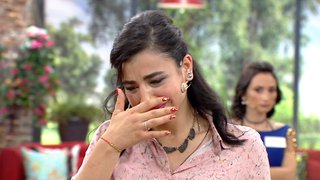 Sinirleri bozulan Vildan Hanım gülmeye başlayınca, Onur Büyüktopçu Vildan Hanım'ı stüdyodan uzaklaştırdı.